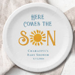 Sunshine Baby shower hier komt de zoon Papieren Bordje<br><div class="desc">Schattige baby showers bord met zonneschijn als thema met een waterverf van een gele zon en "Here comes the Son" in stijlvolle retro-blauwe typografie. Perfect voor het baby shower van een jongen. Gemakkelijk aan te passen. Originele Waterverf © Michele Davies.</div>