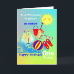 Sunshine Beach Theme Kleinzoon Gelukkige Verjaarda Kaart<br><div class="desc">Super schattige lachende zonneschijn over een kustscène van kinder emmer en ruimte naast een leuk zandkasteel; zo'n leuk en kleurrijk ontwerp en gemakkelijk aan te passen met een naam,  leeftijd en boodschap,  voor die extra speciale touch zonder extra kosten.</div>