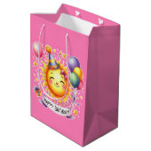 Sunshine Custom Naam Happy Birthday Pink Medium Cadeauzakje (Achterkant Gekanteld)