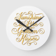 Sunshine is net als Golden Kisses Wall Clock