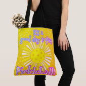 Sunshine Yellow Goede dag om Pickleball te spelen Tote Bag (Dichtbij)