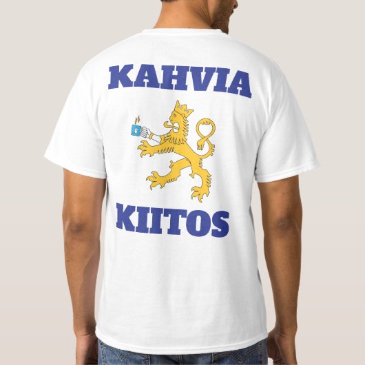 Suomileijona ja muumimuki, kahvia kiitos t-paita t-shirt (Achterkant)