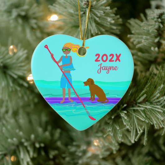 SUP Girl Dog Paddleboarding Kerstmis Keramisch Ornament (Boom)