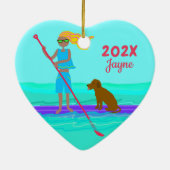 SUP Girl Dog Paddleboarding Kerstmis Keramisch Ornament (Achterkant)