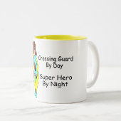 Super Crossing Guard Tweekleurige Koffiemok (Voorkant rechts)