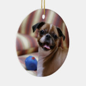 Super Cute dog met haar favoriete bal Keramisch Ornament (Rechts)