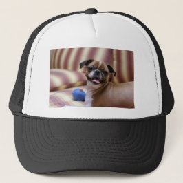 Super Cute dog met haar favoriete bal Trucker Pet