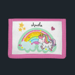 Super Cute Unicorn en Rainbow, speciaal gepersonal Drievoud Portemonnee<br><div class="desc">Perfect gepersonaliseerd geschenk voor een meisje met een schattig eenhoorn- en regenboogontwerp.</div>