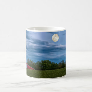 Super Flower Moon boven een schuur koffiemok