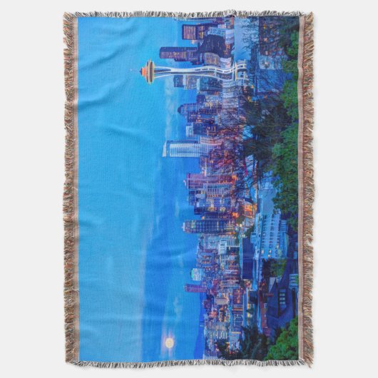 Super Moon bij de skyline van Seattle Deken (Voorkant Verticaal)