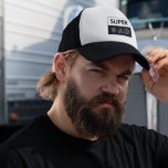 Super Pap | Zwarte en witte pap Trucker Pet<br><div class="desc">Geef papa iets waar hij van zal houden. Show je waardering voor de superheld in je leven met onze Super Dad Trucker Hat. Deze tijdloze zwarte en witte vormgeving zorgt ervoor dat elke vader er het beste uitziet. Haal het nu voor de voorraden opraken!</div>