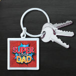 Super papa snor moderne grunge sleutelhanger<br><div class="desc">Super Dad Mustache Modern Grunge Sleutelhangers bevat de tekst "Super Dad" in de moderne rode en gele typografie op een blauw en rode grunge achtergrond met een snor. Cadeaus voor papa voor verjaardag,  Vaderdag,  kerst,  feestdagen en meer. Creëer door Evco Studio www.zazzle.com/store/evcostudio</div>