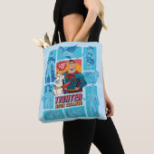 Super Pets & Justice League - Draai je vingers aan Tote Bag (Dichtbij)