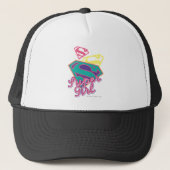 Supergirl Cursive Trucker Pet (Voorkant)