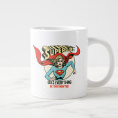 Supergirl doet alles beter dan jij grote koffiekop (Rechts)