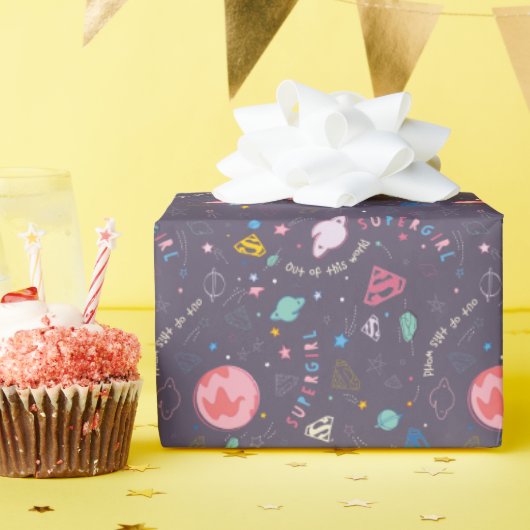 Supergirl Flying Upwards Illustratie Cadeaupapier (Verjaardagsfeest)