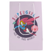 Supergirl Flying Upwards Illustratie Medium Cadeauzakje (Achterkant)