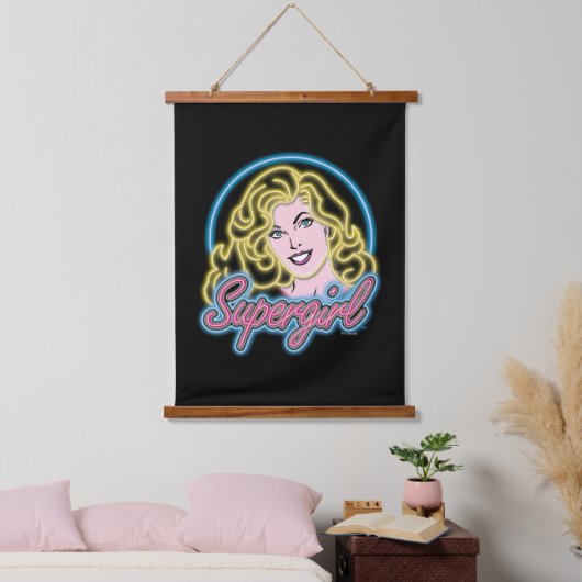 Supergirl Retro Neon Lights Grafisch Hangend Wandkleed (Slaapkamer)
