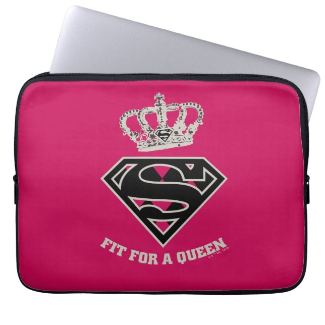 Supergirl S-Shield "Fit for a Queen" Laptop Sleeve (Voorkant)
