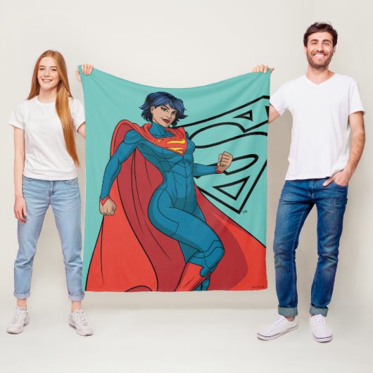 Supergirl zweven in blauw pak fleece deken (In situ)