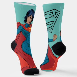 Supergirl zweven in blauw pak sokken