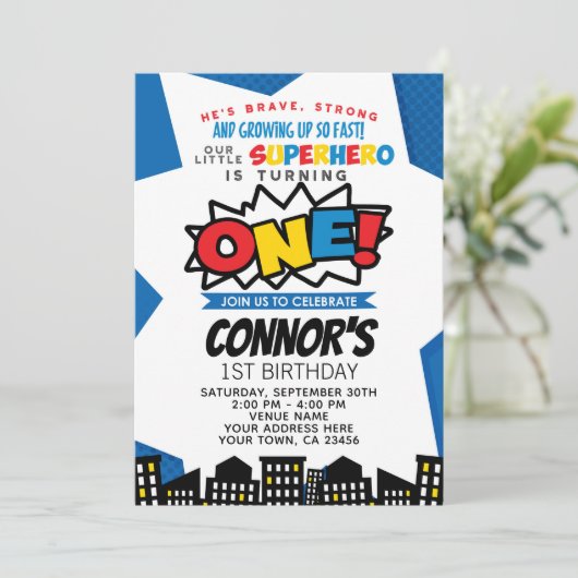 Superheld 1e verjaardag Uitnodiging (Staand voorkant)