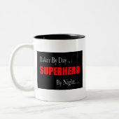 Superheld Baker Mok (Links)