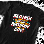 Superheld Comics Birthday - Broeder Birthday Boy T-shirt<br><div class="desc">Dit coole stripboek held broer van het verjaardagsjongetontwerp is perfect voor een superheld verjaardagsfeest. Geweldig voor de broer van jongens die gek zijn op superhelden of schurken met superkrachten! Functies "Broeder van de Birthday Boy!",  gefeliciteerd verjaardagscitaat in een stripboek superheld die de super verjaardagsjongen zal houden!</div>