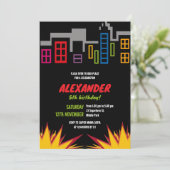 Superheld Donkere Stad Gebouw Explosie Verjaardag Kaart (Staand voorkant)