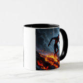 Superheld door een lavasveld. mok (Voorkant rechts)