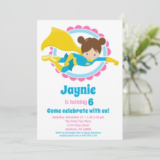 Superheld Girl - Brunette Birthday Party Kaart (Staand voorkant)