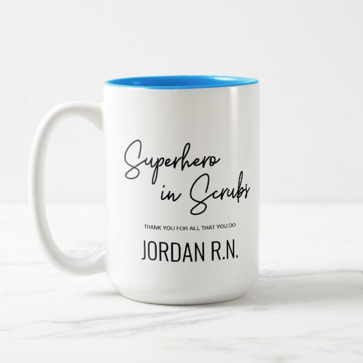 Superheld in Scrubs Gepersonaliseerd Bedankt verpl Tweekleurige Koffiemok (Links)