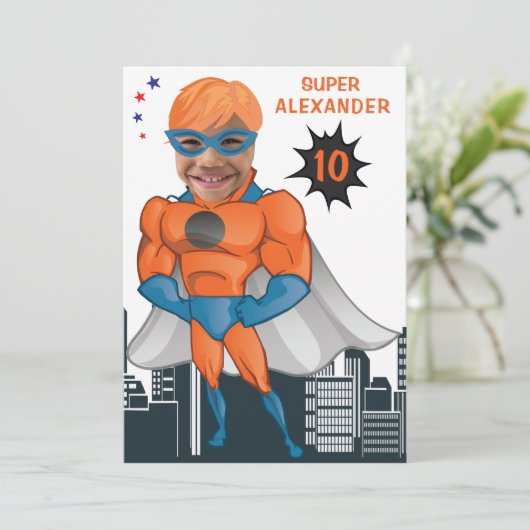 Superheld Musculair Man Oranje Greatest Fun Birthd Kaart (Staand voorkant)