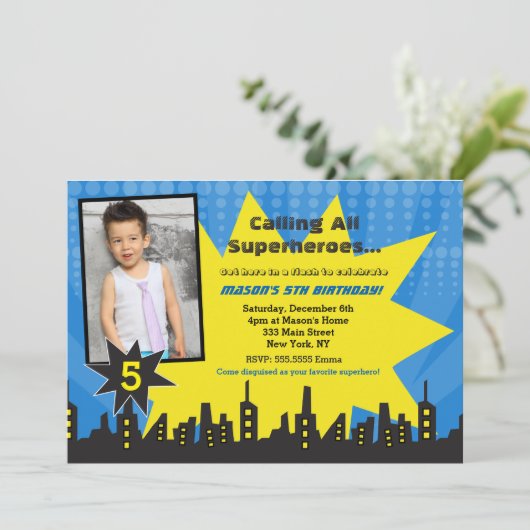 Superheld Photo Birthday Party Invitations Kaart (Staand voorkant)
