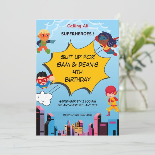Superheld Twin 4e verjaardag Uitnodiging (Staand voorkant)