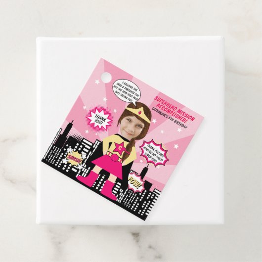 Superhero Comic Boek Stijl Meisje Verjaardag Foto Bedankjes Labels (In situ)