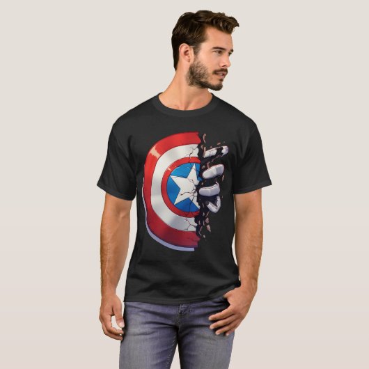 Superhero Shield met vuist T-shirt (Voorkant volledig)