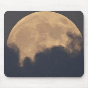 Supermaan in grijze wolken muismat