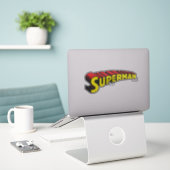 Superman | Gele rode letters Logo Sticker (Laptop op bureau)