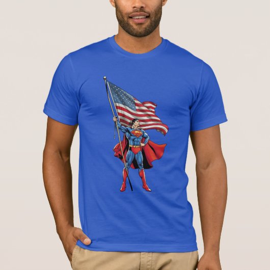 Superman Holding Amerikaanse vlag T-shirt (Voorkant)