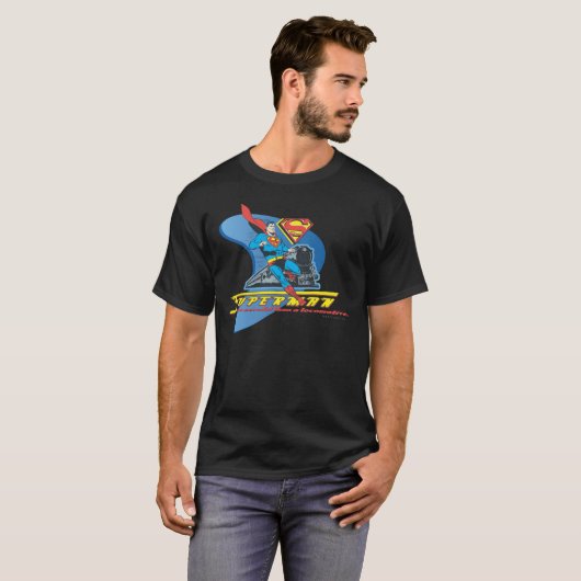 Superman met trein - Kleur T-shirt (Voorkant volledig)