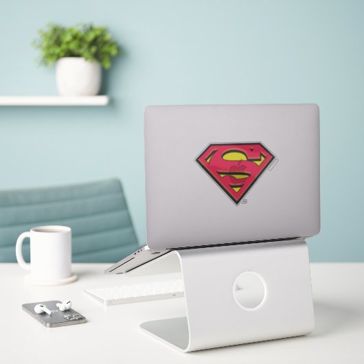 Superman S-Shield | Klassieke Logo Sticker (Laptop op bureau)
