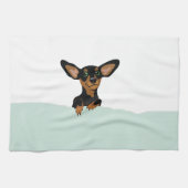 Superschattige dachshundpupil onder groen dekbed theedoek (Horizontaal)