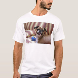 Superschattige hond met haar favoriete bal t-shirt