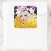 Superstar model in gele jurk vierkante sticker (Tas)