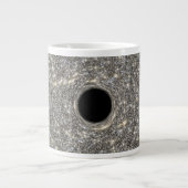 Superzwaar zwart gat in het midden van een sterren grote koffiekop (Voorkant)