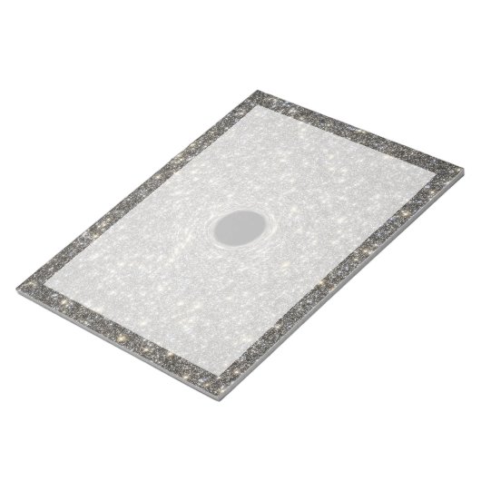 Superzwaar zwart gat in het midden van een sterren notitieblok (Schuin)