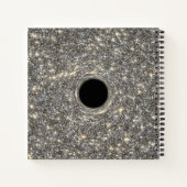 Superzwaar zwart gat in het midden van een sterren notitieboek (Achterkant)