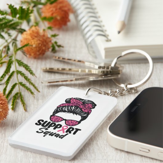 Support Squad Messy Bun Pink Warrior Breast Cancer Sleutelhanger (Voorkant Rechts)