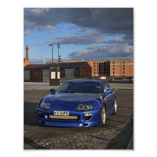 Supra Legacy: Stedelijke Majesteit Foto Afdruk (Voorkant)